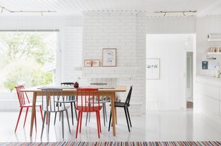 Large picture windows bring ample sunlight into the dining area.