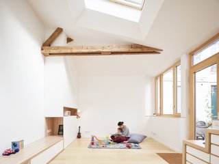 Before and After: A Renovated Artist's Studio Is Now an Airy, Efficient Home - Photo 8 of 16 - The studio's original wooden beams were left intact.