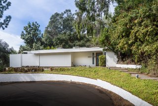 2621 La Cuesta Drive is located near Runyon Canyon hiking trails.