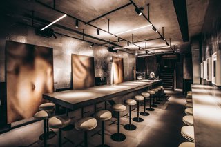 Silver foil and cement plaster were used for the wall and ceiling finishings to give the space a raw, unfinished aesthetic.