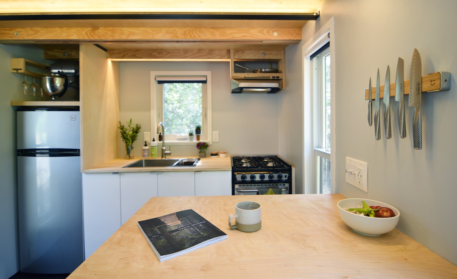 A small but fully-equipped kitchen.