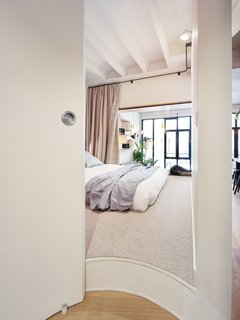 The couple also oriented both the bedrooms toward the "window wall" to allow better light penetration throughout these spaces. 