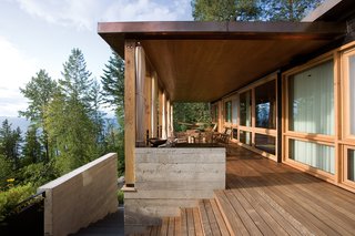 The floors and decking are all made from long-lasting, rot-resistant ipe wood.
