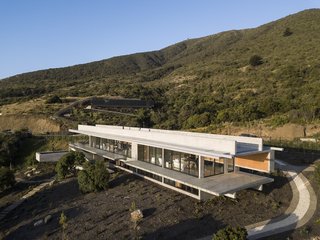 A staircase and a ramp rise where the transverse structures meet the pool volume. 