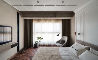 The architects designated one section for the common areas, and the other for the private areas: two bedrooms, dressing room, and bathroom. 