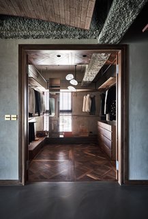 The interiors, which have ceilings that are almost 10 feet high, included steel girders and pipes that were extremely low.