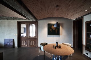 Polished concrete provides a surprising contrast to the raw surfaces of the ceiling. 