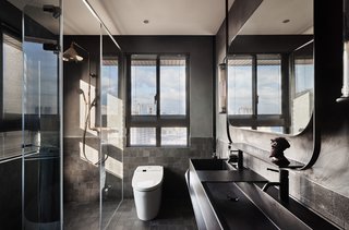 Gray plaster was used for the walls.
