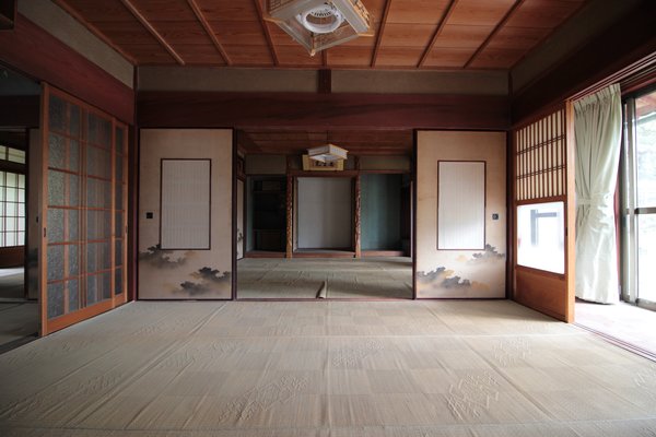 This classic Japanese room would receive a thoughtful renovation.