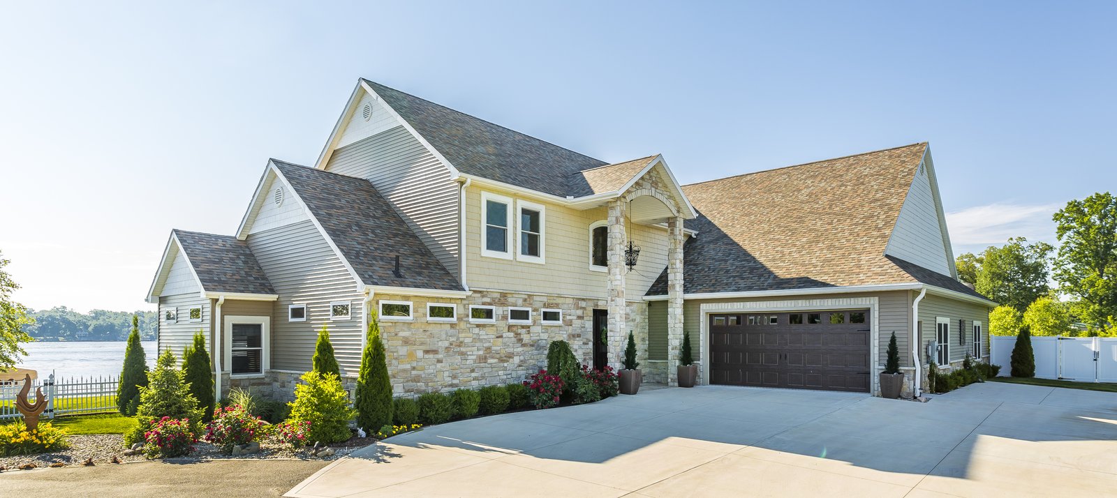 Photo 1 Of 4 In Companies To Know If You Re Building A Prefab Home Exterior House Building Type And Prefab A Home By Covenant Builders