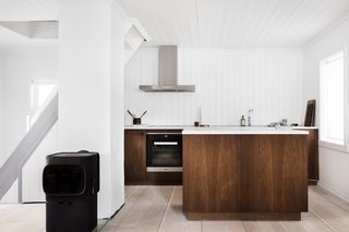 The custom-designed kitchen worktops and cabinetry have been handcrafted by Copenhagen furniture makers København Møbelsnekkeriet.