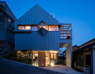 Hat House by Fumiaso Architects & Associates resides in the port city of Kobe, Japan.