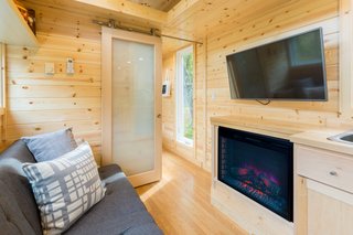 Marrying the best of a tiny home and a RV with the Prairie-style cottages of Canoe Bay, the models have been designed to have a spacious floor plan and include a luxury kitchen with full-size appliances, a bathroom, large windows, and either a queen or king-size bed. 
