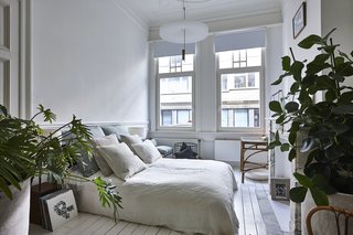 To filter more natural light in, Taeymans also installed additional windows throughout the home.