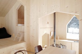 The strategic positioning of doors and windows enable continuous views of the outdoors from within all areas inside. 