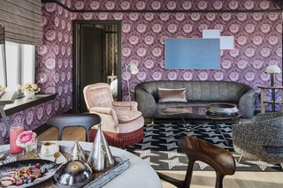 To develop the hotel's design concept, Kelly Wearstler—who was responsible for the interior public areas, restaurants, and guest rooms—created a narrative of a bohemian woman. 