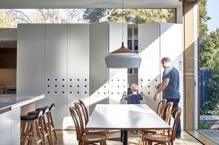 The walls, ceilings, windows, and cabinetry were all strategically positioned to unveil views to the outdoors. 