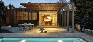  Wilson used a series of operable wooden screens to mitigate the strong western light. 