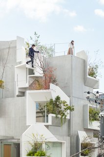 Planters have been placed around the pleats to create pockets of sky gardens on the perimeter of the building, with some featuring steps that lead to other outdoor terraces.