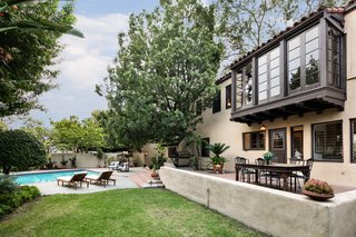 The spacious home is centrally located near the LACMA and The Petersen Automotive Museum, and is only a short walk from the boutique shops and restaurants at The Grove. 