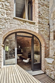 The height difference between the entrance at the ground level and the internal courtyard presented architects Diego Cisi and Stefano Gorni Silvestrini of Archiplan Studio with the opportunity to create a wooden deck outdoors. 