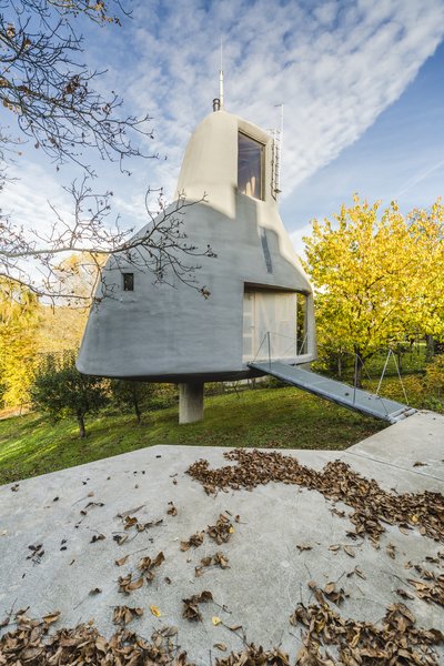 Constructed predominantly with concrete, wood, and polyurethane, the irregular, 861-square-feet dwelling was divided into planar triangular sections to allow for the stable arrangement of the birch plywood framework.