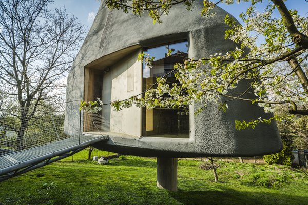 House in an Orchard rests upon a reinforced concrete foundation and resembles a mushroom with its organic shape.