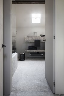 The original beams, walls, and foundational structures of the buildings have been refreshed, and washed-out concrete has been selected for the floors, kitchen counters, and basins. 