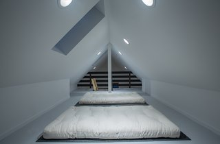 The clean, white interiors also follow the Danish sommerhus’ simplicity of form and color. 