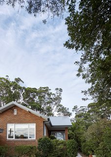 The site is located within the Australian bushland of Willoughby Council's Griffin Heritage Conservation Area, which added another level of complexity to the approvals process and design. 