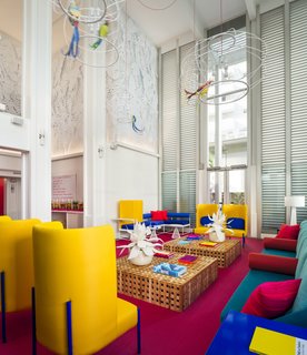 In the lounge area of the lobby is a 22-foot, white styrene "jungle wall" equipped with color-changing lights and decorated with rattan cage light fixtures housing paper sculptures of native Hawaiian birds.