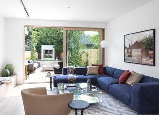 A Bensen Endless Sectional covered in Kvadrat Raf Simons fabrics sits in the living room.
