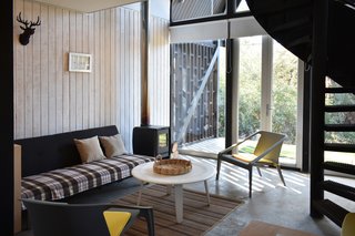 TuCroquis interior designer Ramón Vallejos furnished the cabin with a plywood kitchen, durable furniture from MueblesSur, and washable cushions that can be used both indoors and out.