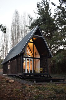 The chiflonera leads to the entrance of the cabin. 