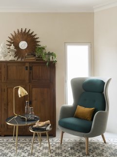 Fritz Hansen armchair; Ox table lamp; auxiliar tables by Meritxell Ribé -The Room Studio.