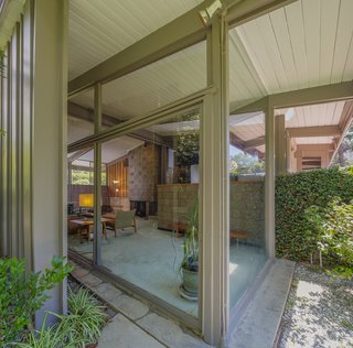  The Grant House evokes a sense of seclusion and serenity.
