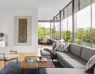 The owners decorated the interiors using items such as George Nelson benches from their personal midcentury furniture collection. 