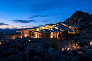 Light fixtures were incorporated into the exterior ribbing as architectural lighting. 