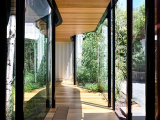 The architects created a new, glazed corridor along the eastern, outer wall of the original terraces. 