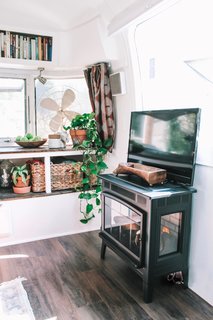 A Minwax Wood Finish in Jacobean—which matches the Antique Woodland Oak vinyl plank flooring from Lowes—was used as the wood stain for the bed frame, booth, and forward shelving.
