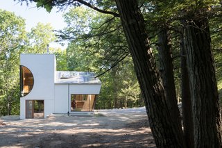 The south elevation features a prominent window that’s large enough to heat the living space with sunlight in the winter. During the summer months a shade is deployed to keep the interior cool. 