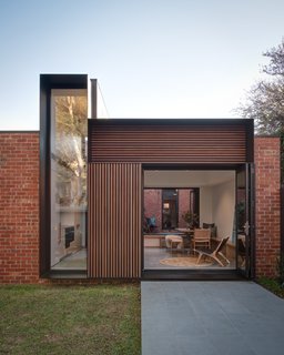 Although the orientation of the site was not ideal as the extension faces south, the strategic location of the addition and high-level kitchen window draws sunlight deep into the space in winter, while the deep window reveals restricts sunlight penetration in the summer months. 