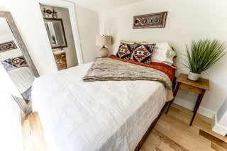 A cozy bedroom.