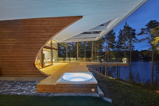 Polar Life Haus manufactures individually designed wooden homes and log homes. The company focuses on environmentally friendly building materials and the well-being of people and nature.