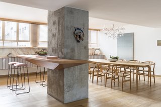The dining area features Cappellini stools and Hans Wegner dining chairs.