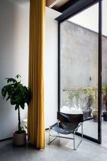 Expansive, bright circulations offer opportunities to display art and family objects, and encourage occupants to enjoy peaceful moments.