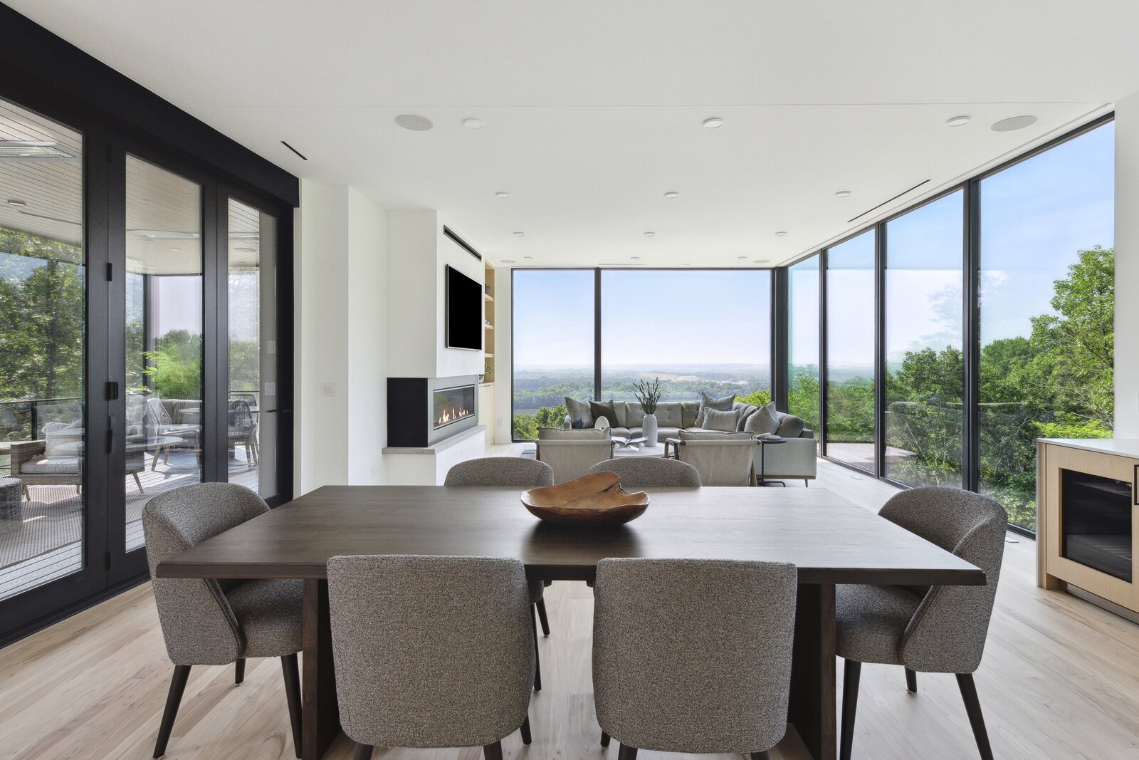 Photo 10 of 21 in Mississippi River Valley Residence by Sustainable 9