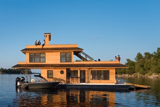 Top 5 Homes of the Week That Are Strongly Connected to Bodies of Water - Photo 3 of 6 -