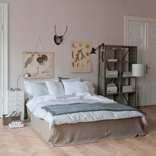 Bemz Loose Fit Urban bed skirt in Sage Brown Rosendal Pure Washed Linen.