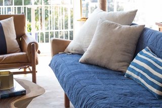 Stylist Emily Henderson shows how to style an Essential Quilt on a couch; Source: Jess Isaac/Styled by Emily Henderson